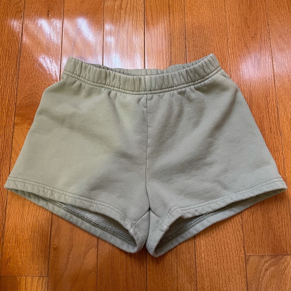 ARITZIA TNA COZY FLEECE PERFECT HI-RISE 3” SWEATSHORT